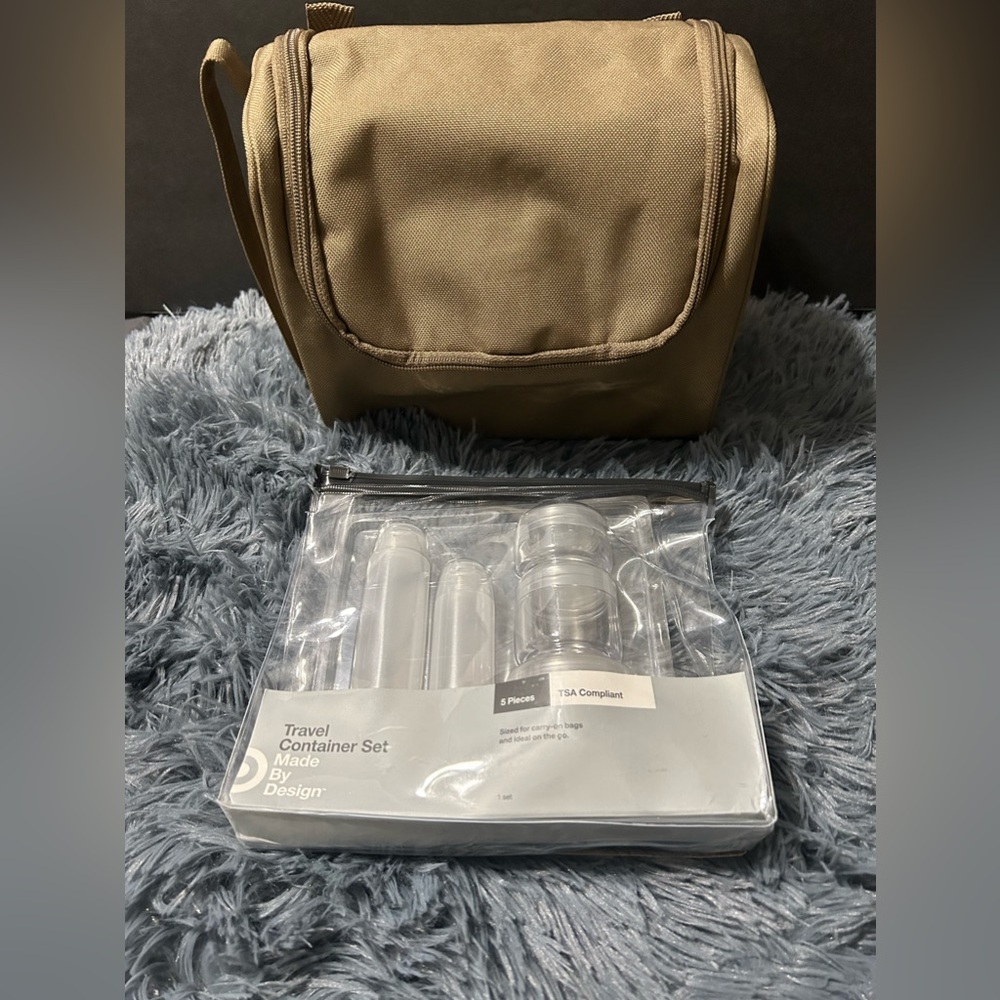 002 COMBO 1: Toiletry bag with TSA compliant travel kit containers
